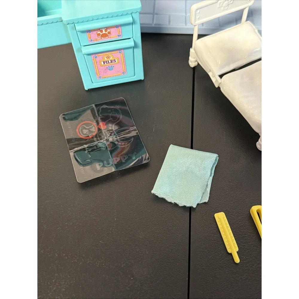 Vintage 1993 Kenner Littlest Pet Shop Care Center Vet Hospital LPS VTG Set Lot